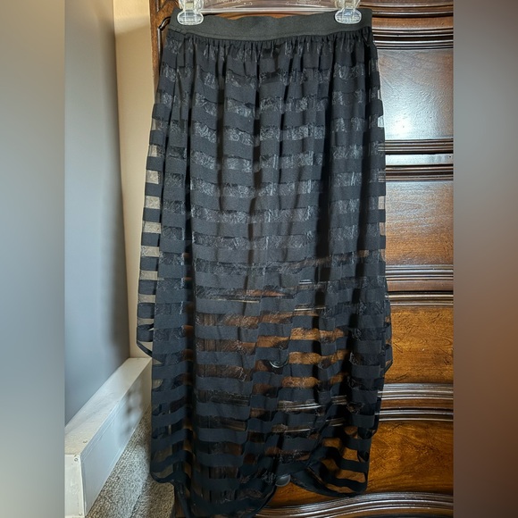 Forever 21 Black High Low Skirt - Picture 3 of 3